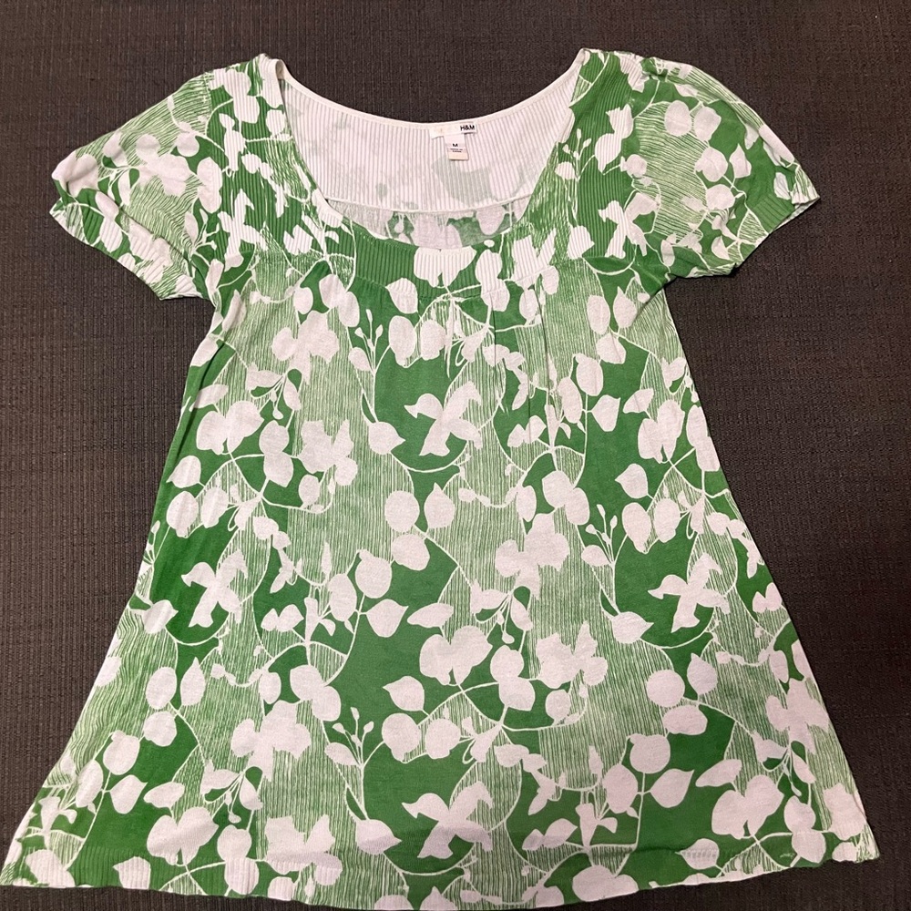 H & M Green & White Floral Short Sleeve Scoop Neck Top Oversized M